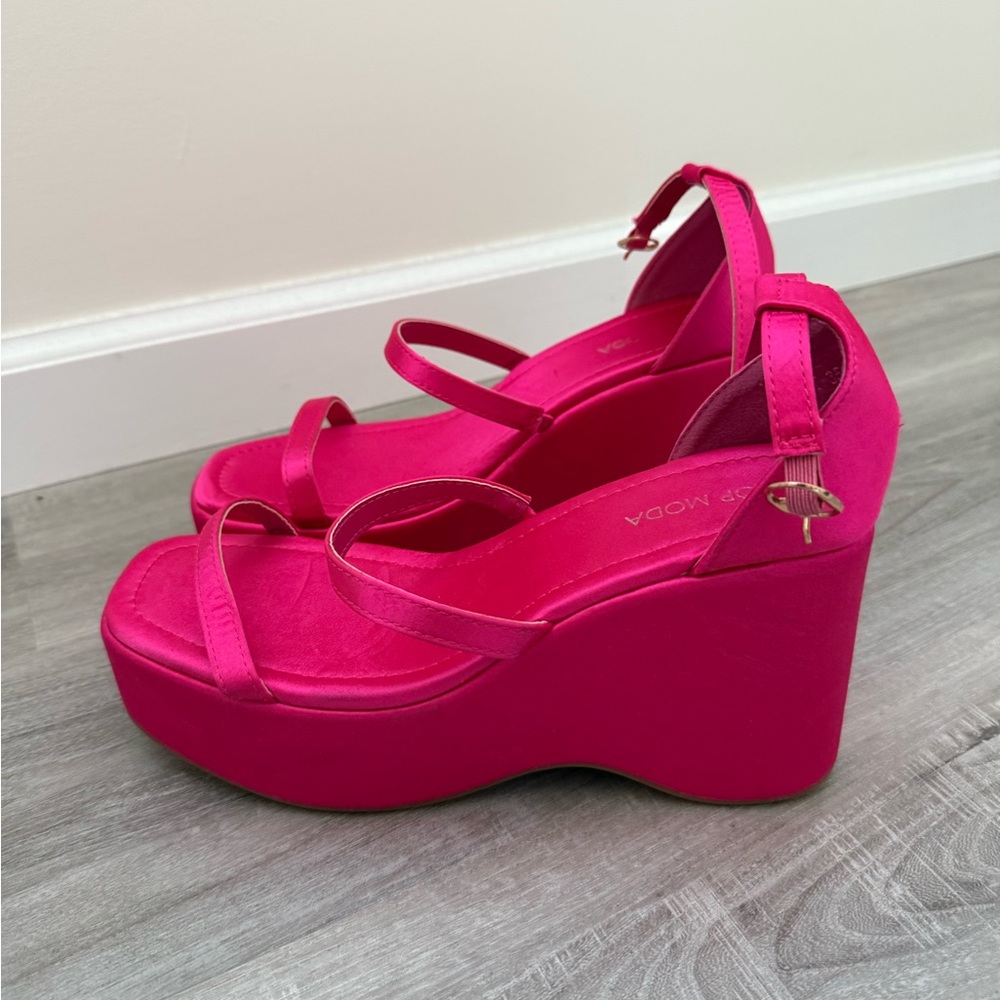 Moda Fuchsia Wedge Heels